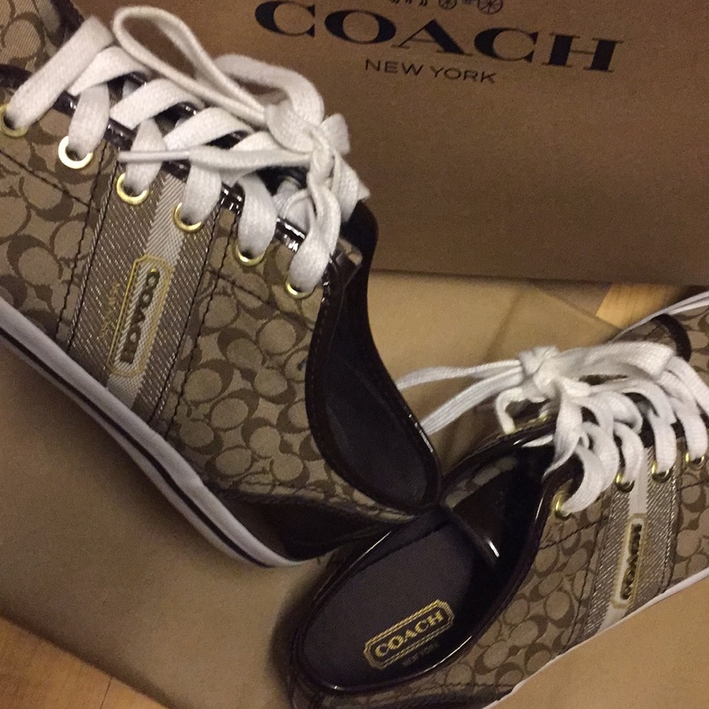 Coach - Picture 4 of 5